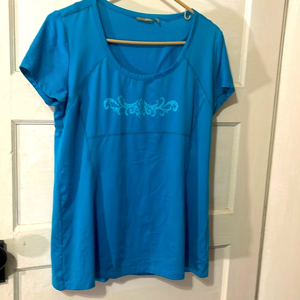 Athleta blue workout top